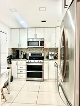 Building Photo - 9500 W Bay Harbor Dr