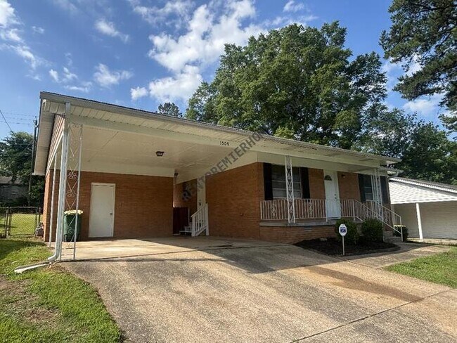 Foto del edificio - 1509 E Twin Lakes Dr