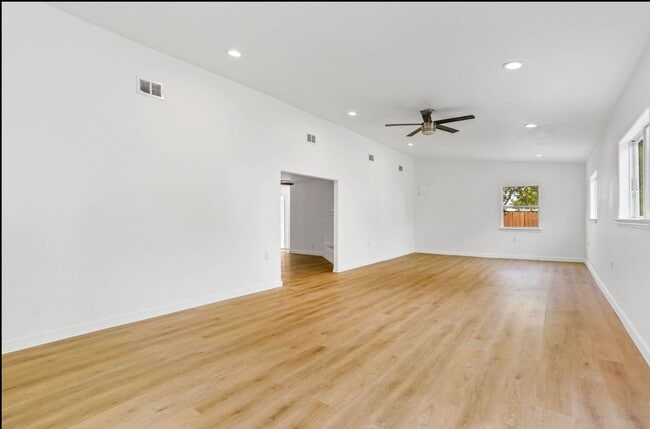 Foto del edificio - 3429 Turnabout Loop