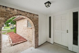 Building Photo - 16315 Deer Lick Dr