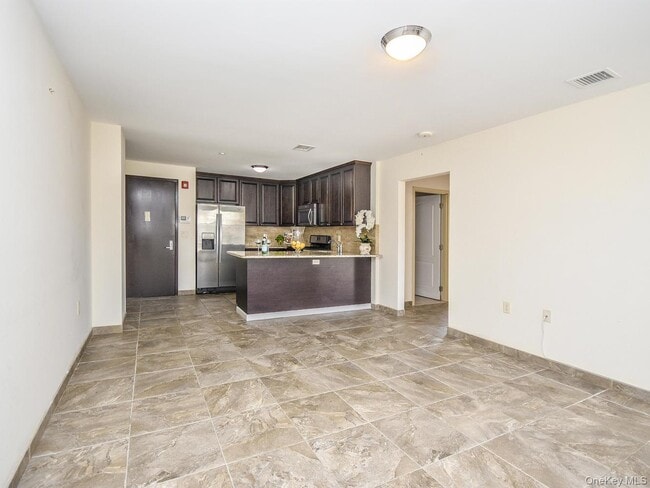 Building Photo - 400 Carney St