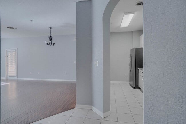 Building Photo - First Floor 3 Bedroom/2 Bath Condo in Hori...