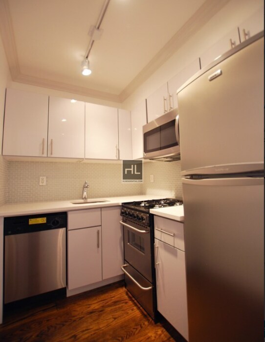 Building Photo - 14-15 5th Ave