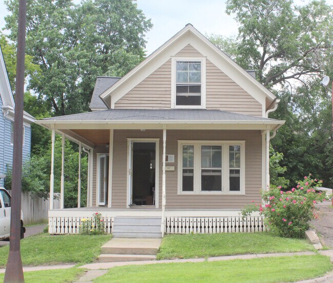 Foto del edificio - Single Family Home Rich in History - Great...