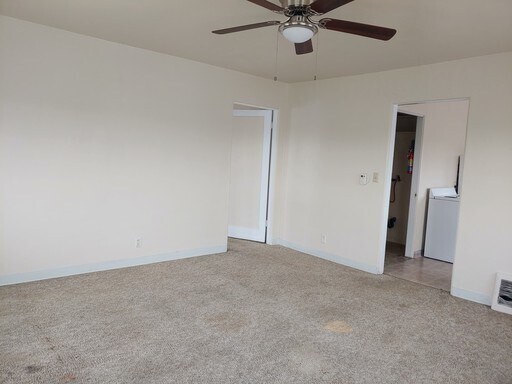 Foto del edificio - 214 Blue Lakes Blvd