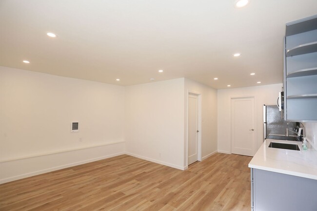 Building Photo - Open House: Sunday(1/7)1:45pm-2pm  Modern,...