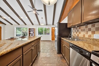 Building Photo - 4628 Roseneath Dr