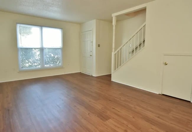 2BR/2.5BA TH - 1280SF - Broadmoor Plantation Apartments