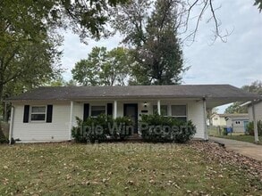 Building Photo - 220 Falcon Dr