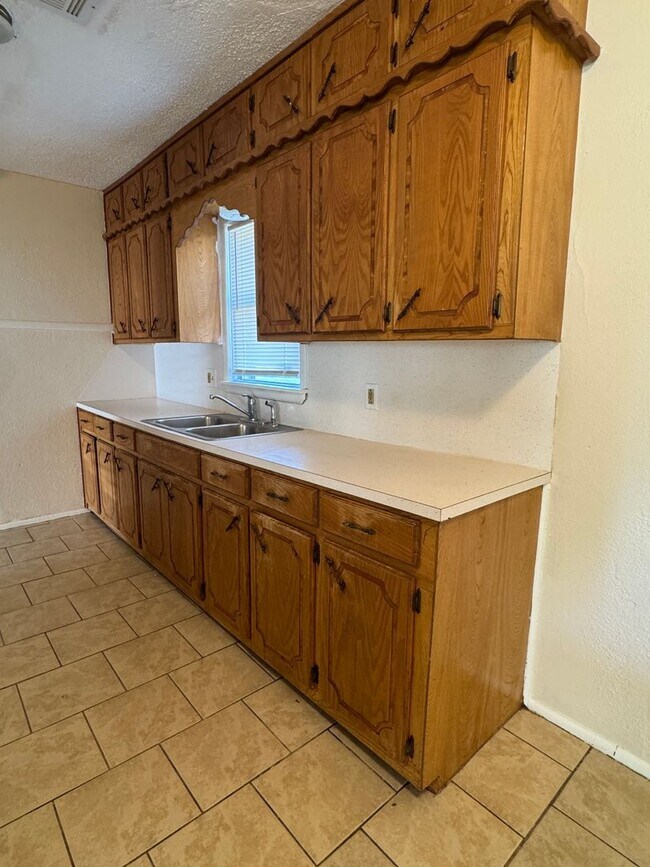 Foto del edificio - 1605 NW Williams- AVAILABLE NOW!