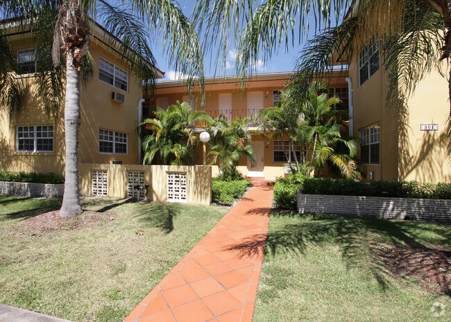 Foto del edificio - 301 Madeira Ave