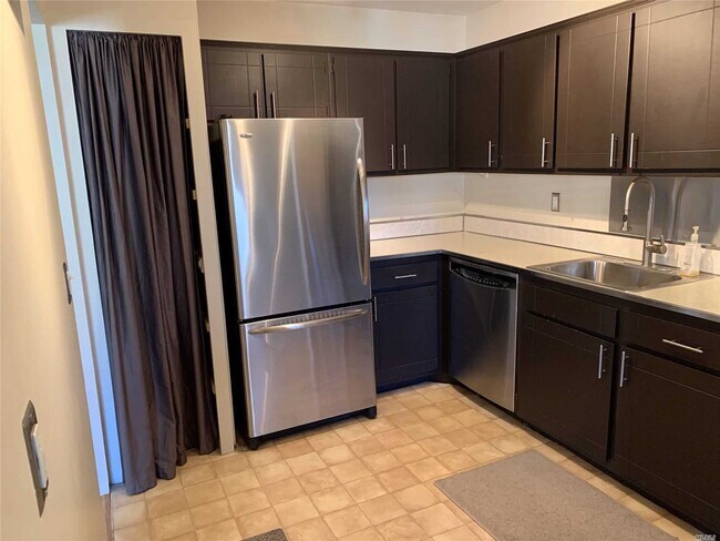 Foto del edificio - 332 Lakeland Ave