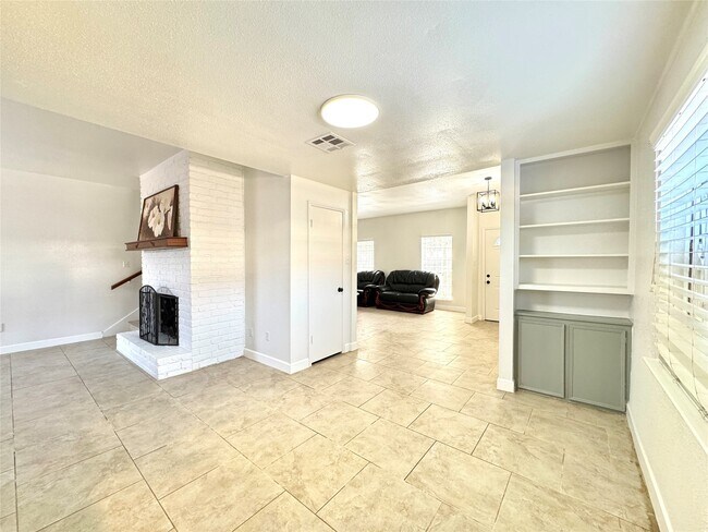 Foto del edificio - 11127 Village Bend Ln