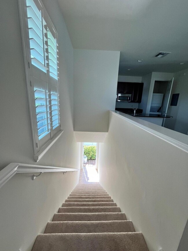 Building Photo - 1039 Tiki Dr