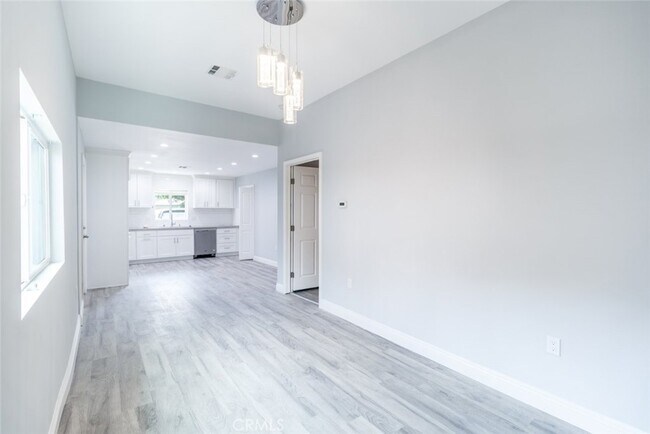 Foto del edificio - 8536 Owensmouth Ave