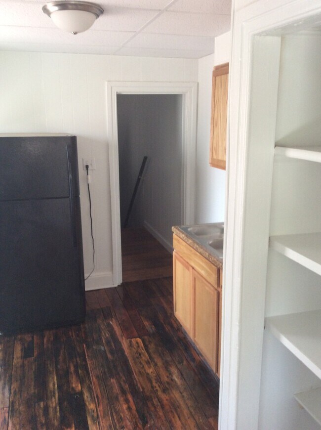 Foto del edificio - 3 Bedroom 1 Bath 2nd/3rd Floor Apartment-York City SD