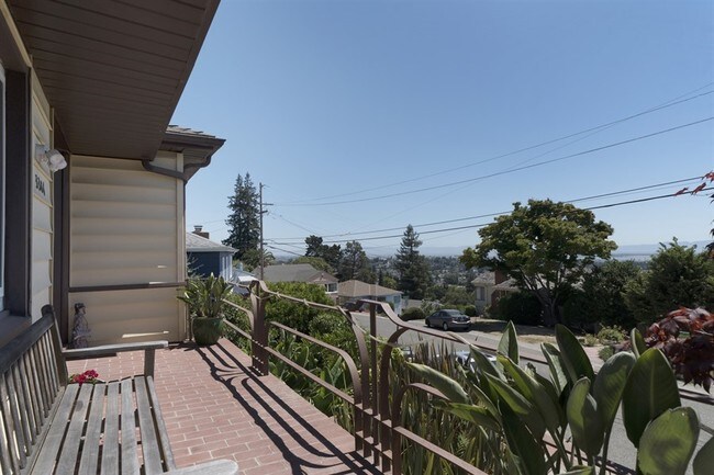 Building Photo - Redwood Heights Lease
