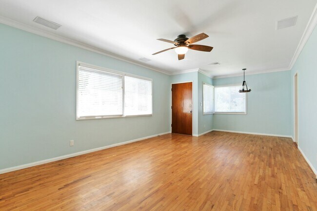 Foto del edificio - 1719 Marshallfield Ln