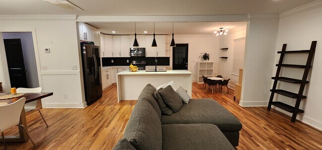 Foto del edificio - 381 Eleanor St SE