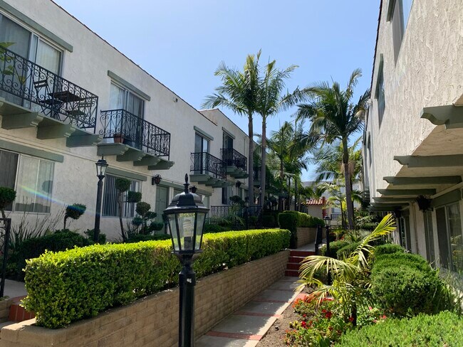 Foto del edificio - 1900 Dufour Ave