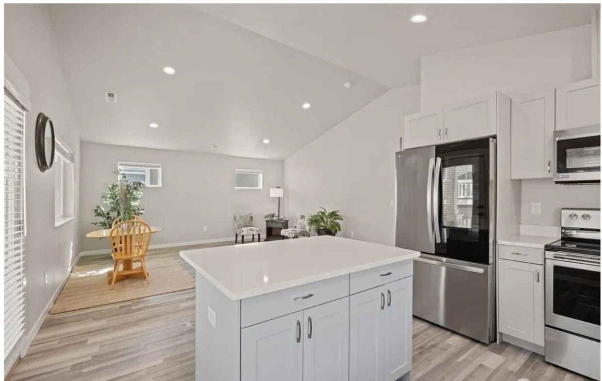 Foto principal - Newer Construction Home in Gated Community