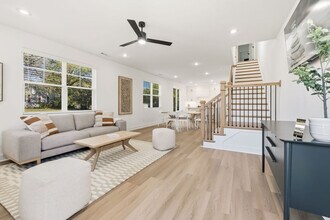 Building Photo - 1324 Van Buren Ave