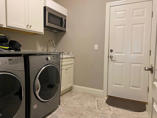 Foto del edificio - 2814 Pine Forest Dr