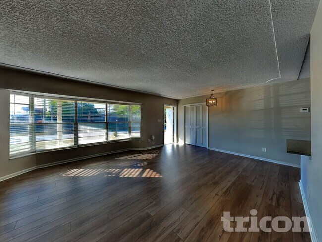 Foto del edificio - 3516 E Roundtree Dr