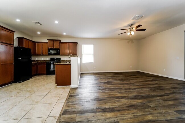 Foto del edificio - 8225 W Kittiwake Ln