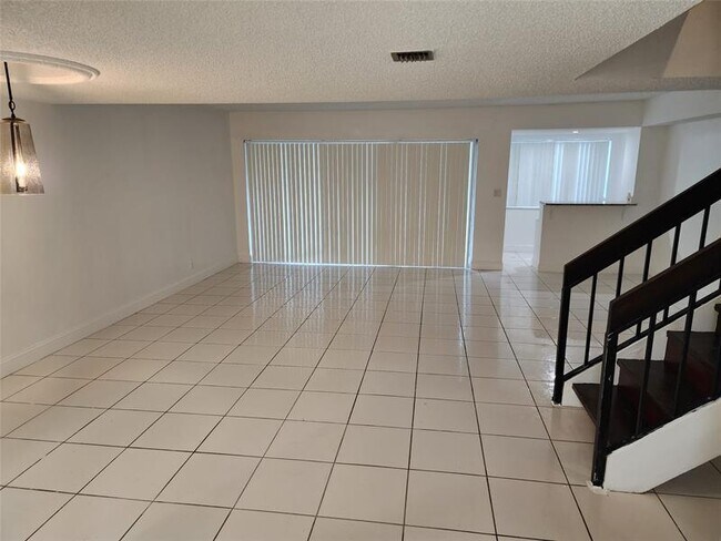 Foto del edificio - 5609 NW 18th St