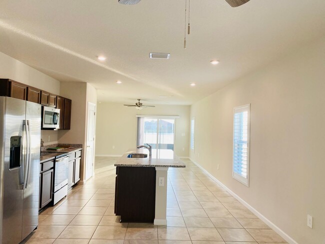 Foto del edificio - 106 Pummelo Pl