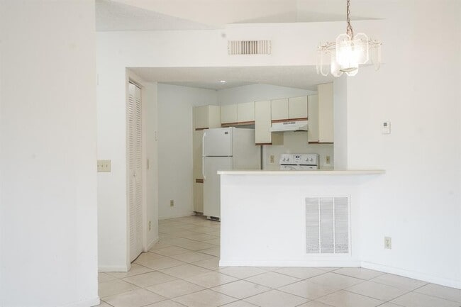 Building Photo - 9033 Wiles Rd