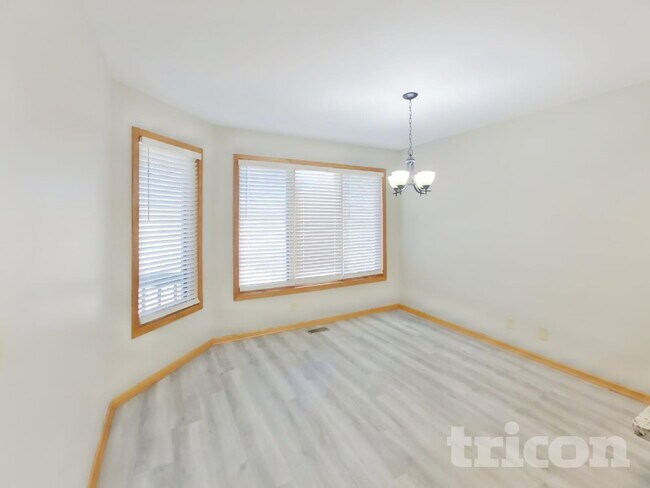 Foto del edificio - 3684 141st Ln NW