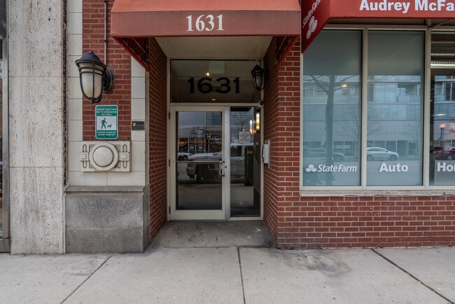 Foto del edificio - 1631 S Michigan Ave