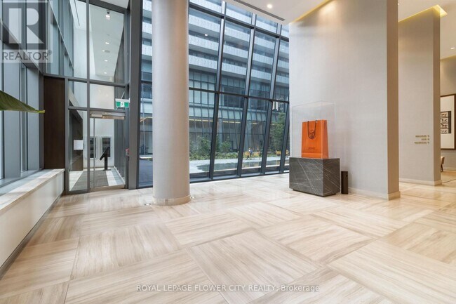 Photo du bâtiment - 50 Charles St E