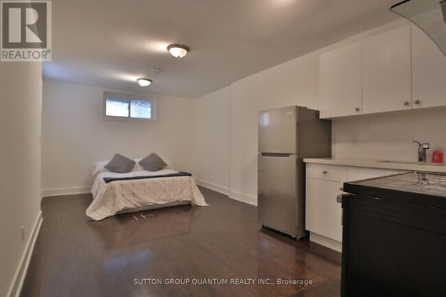 Building Photo - 588 Ossington Ave