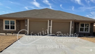 Building Photo - 815 Eastland Dr