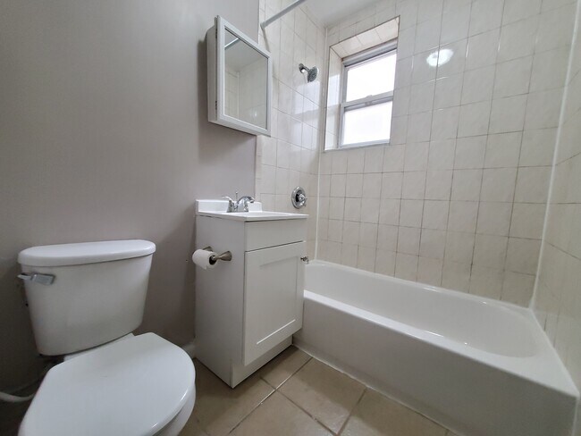 184 Avenida Fairview A2 - 186 Fairview Ave