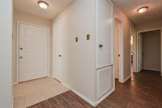 Building Photo - 6206 Bryant Pond Dr