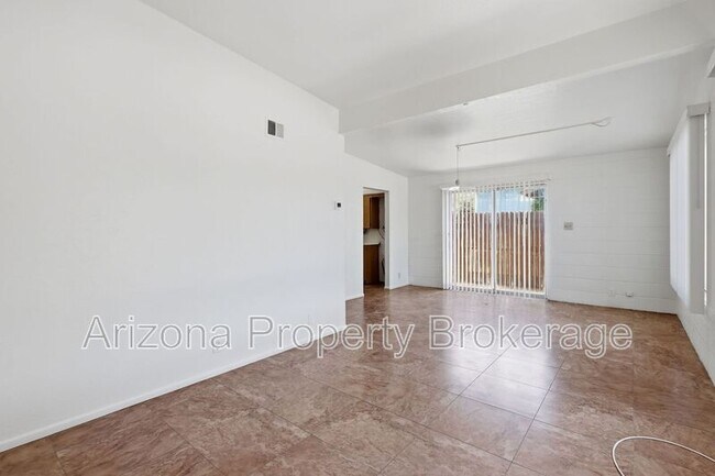 Foto del edificio - 450 W 6th St