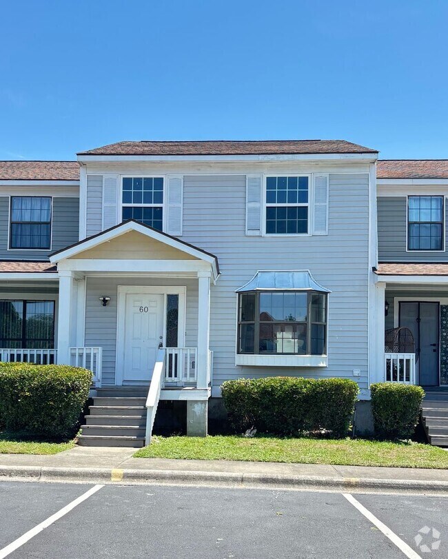 Building Photo - 912 Pineland Ave