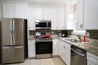 Building Photo - 3230 Cape Cir