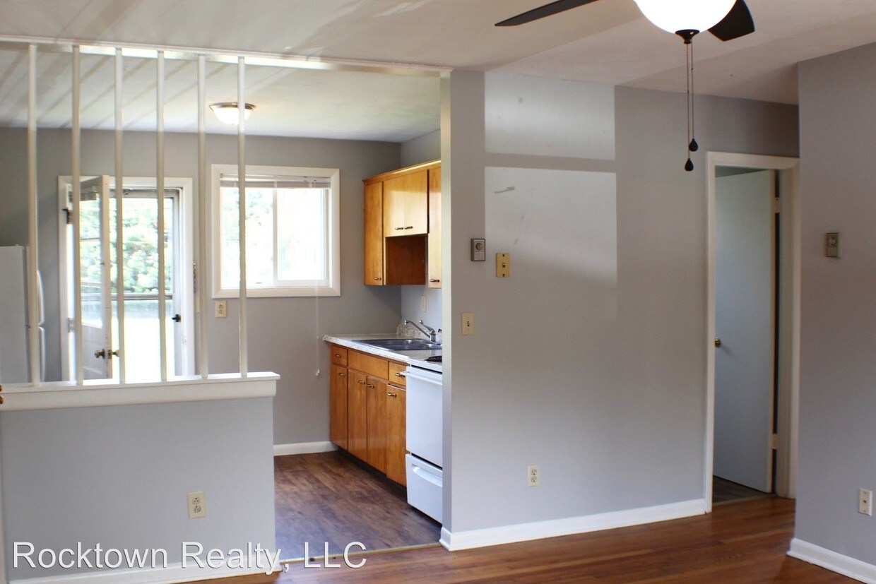 70 Pleasant Hill Rd, Harrisonburg, VA 22801 Room for Rent in