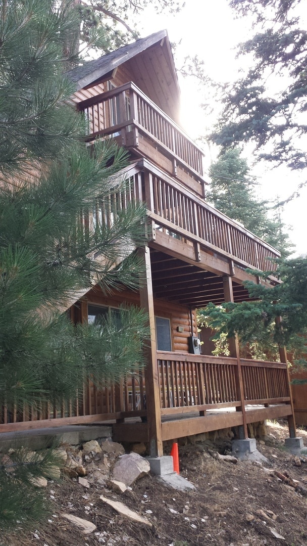 Building Photo - Moonridge View