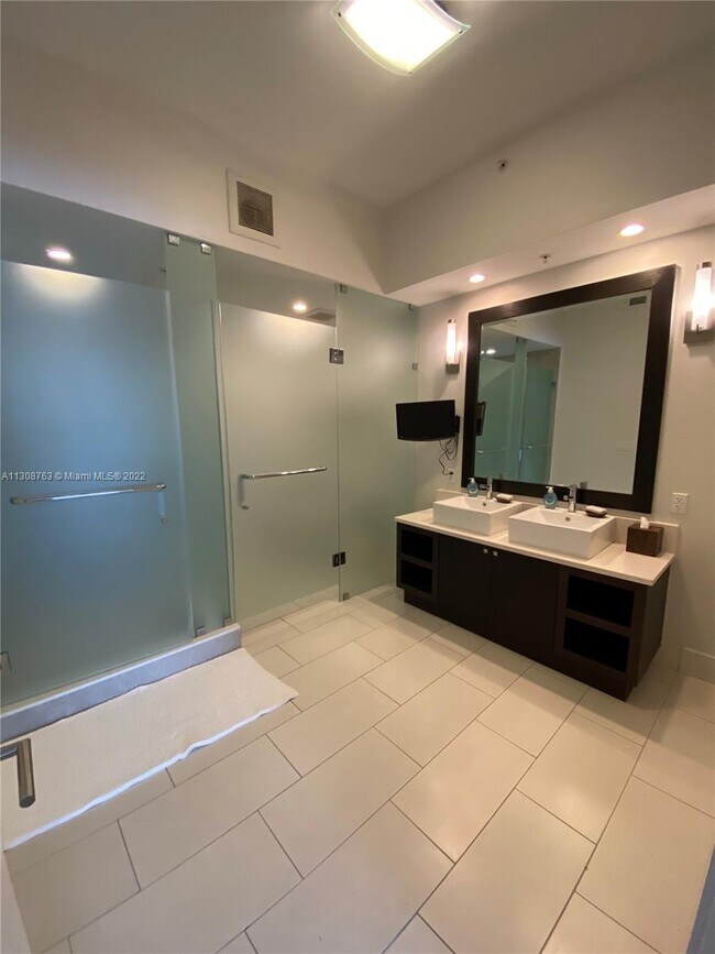 Foto del edificio - 5300 NW 87th Ave