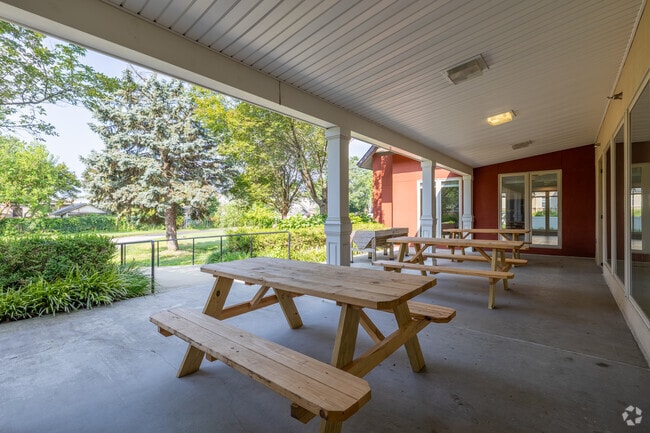 Patio - Oasis Manor - Senior Housing Apartments