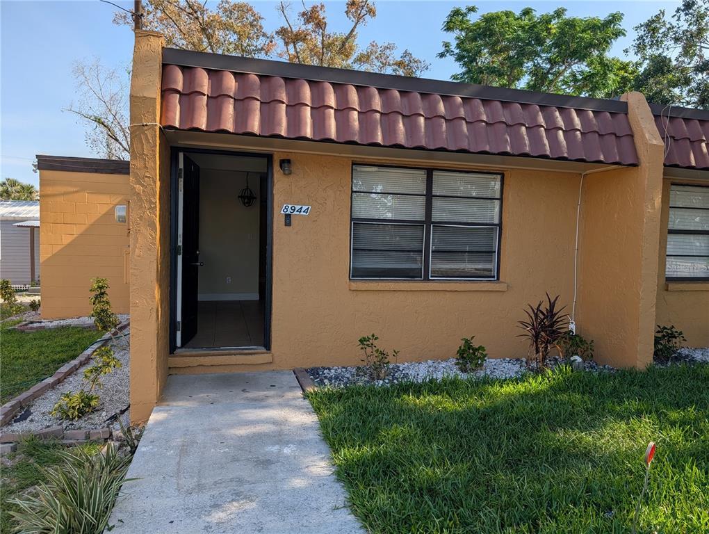 Foto principal - 8944 Temple Terrace Hwy