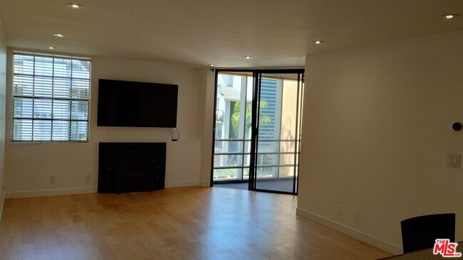 Foto del edificio - 740 Kings Rd
