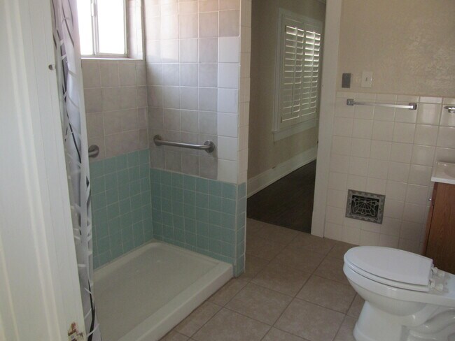 Building Photo - 3829 Trowbridge Dr