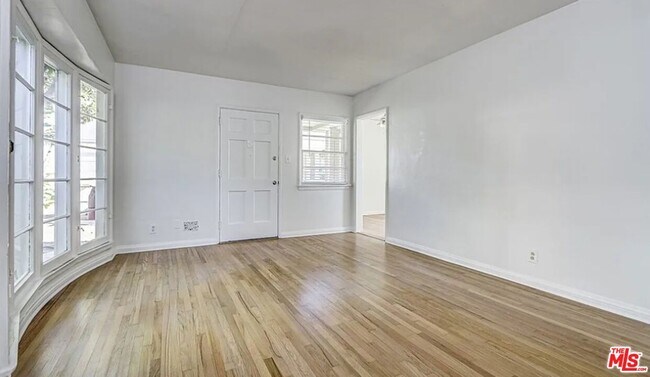 Foto del edificio - 1430 Ocean Park Blvd